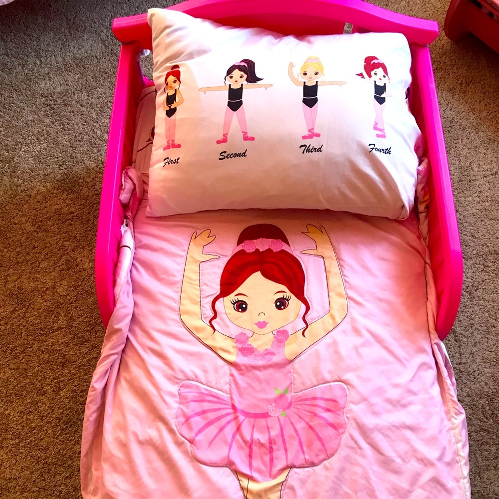 Toddler princess bed